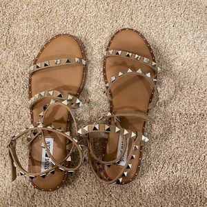 Steve Madden Women’s Travel flat sandal